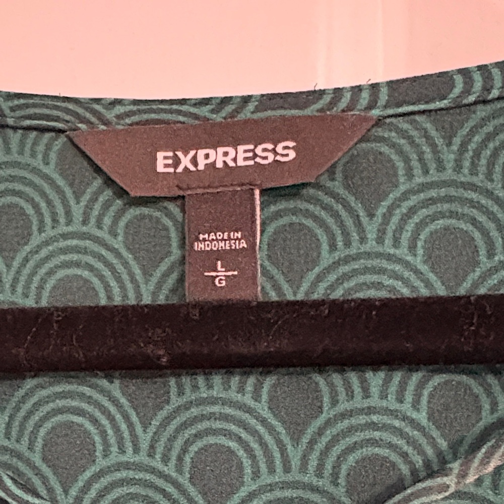 Express Green Patterned Blouse - Picture 3 of 5
